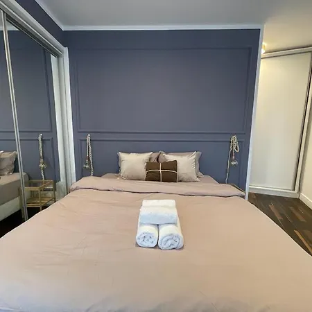 Apartment Italian Street With Terrace And Fireplace