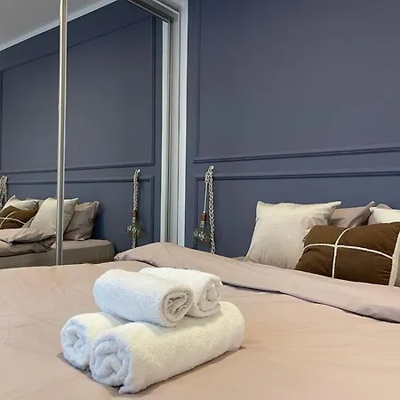Apartment Italian Street With Terrace And Fireplace Bukarest