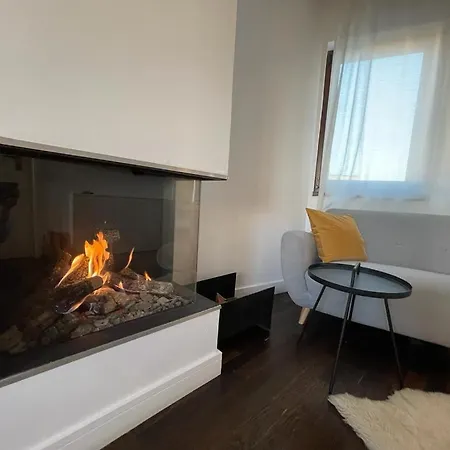 Apartment Italian Street With Terrace And Fireplace